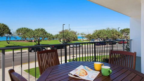 Kings Beach Ocean Front Views Private Balcony Overlooking Kings Beach - Northern Rivers Accommodation 0