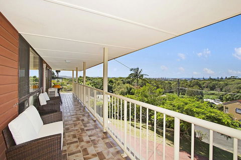 KINGSCLIFF HOLIDAY HOME ON THE HILL - SYD'S VIEW - Northern Rivers Accommodation 3