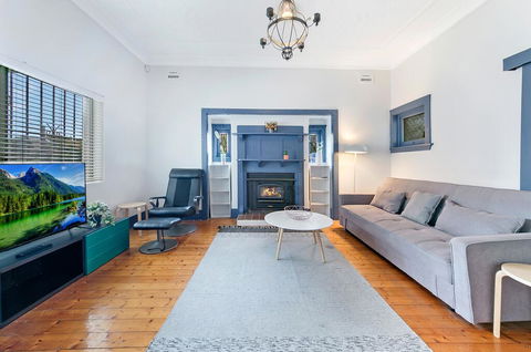 KOZYGURU ARNCLIFFE SYDNEY AIRPORT RENOVATED COTTAGE 3 BED HOUSE NAR232 - Northern Rivers Accommodation 0