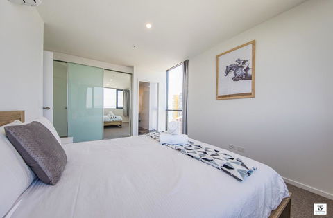 KOZYGURU BROADBEACH AMAZING VIEW 2 BED APT + FREE PARKING WALK TO BEACH QBR004 - Northern Rivers Accommodation 2