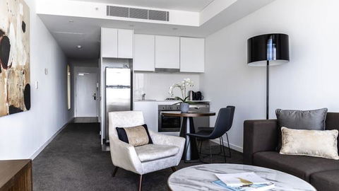 KOZYGURU Chatswood Luxury Studio NCH088 - Northern Rivers Accommodation 2