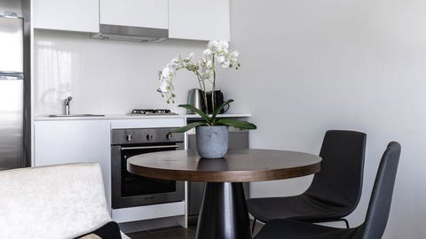 KOZYGURU Chatswood Luxury Studio NCH088 - Northern Rivers Accommodation 1