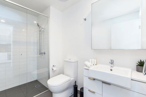 KOZYGURU FORTITUDE VALLEY AMAZING VIEW 2BED APT + FREE PARKING QFV010 - Northern Rivers Accommodation 1