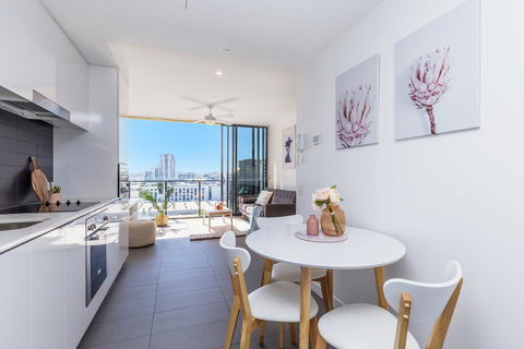 KOZYGURU FORTITUDE VALLEY AMAZING VIEW 2BED APT + FREE PARKING QFV010 - Northern Rivers Accommodation 2