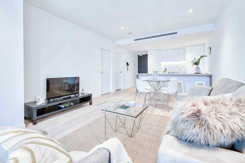 KOZYGURU FORTITUDE VALLEY HIGH LEVEL 2 BED APT + FREE PARKING QFV179-2612 - Northern Rivers Accommodation 2
