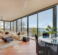Kylakin - Derwent River Waterfront Views Tennis Court Foxtel - Northern Rivers Accommodation