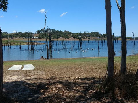 Lake Tinaroo Waterfrontage - Northern Rivers Accommodation 2
