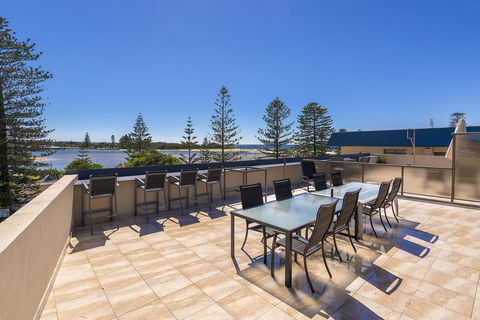 Lakeshore Apartments - Unit 5 - Northern Rivers Accommodation 0