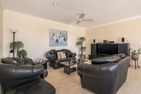 Lakeshore Apartments - Unit 5 - Northern Rivers Accommodation 3