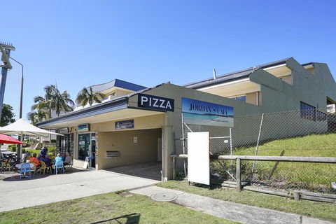 Lakeshore Apartments - Unit 6 - Northern Rivers Accommodation 1