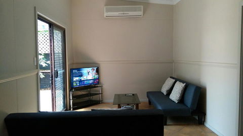 Large 6-Bedroom House With Wifi & Netflix Close To Singleton CBD Hunter Valley - Northern Rivers Accommodation 1