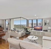 Light filled apartment with sweeping harbour views - Northern Rivers Accommodation