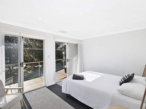 Luxurious Lake House - Northern Rivers Accommodation 2
