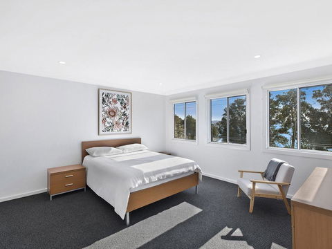 Luxurious Lake House - Northern Rivers Accommodation 1