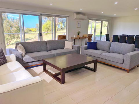 Luxury 3BR Home With KING Bed Metung - Northern Rivers Accommodation 0