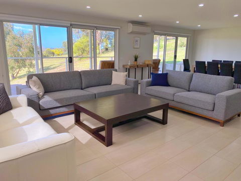 Luxury 3BR Home With KING Bed Metung - Northern Rivers Accommodation 3
