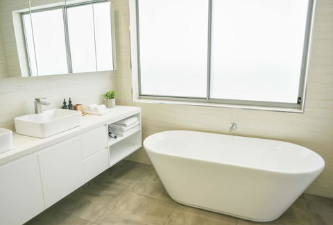 Luxury Kings Beach PenthouseLarge Outdoor Balcony, Ocean Views, 2 Mins To Beach - Northern Rivers Accommodation 1