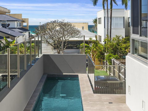 Luxury On Currumbin Beach - Northern Rivers Accommodation 3