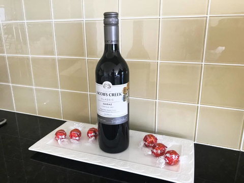 Luxury Waterfront Maroochydore Free Wine Netflix Parking - Northern Rivers Accommodation 3