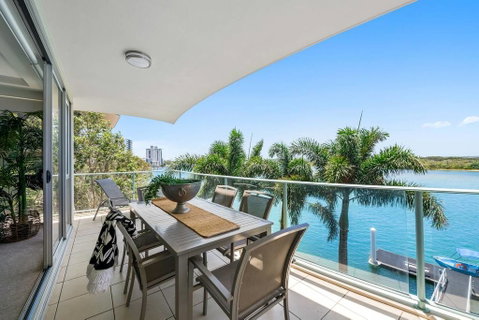 Luxury Waterfront Maroochydore Free Wine Netflix Parking - Northern Rivers Accommodation 0
