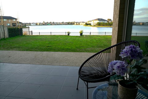 Luxury Waterfront Villa In Sanctuary Lakes - Northern Rivers Accommodation 1