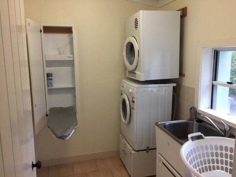 MacDonnell House Naracoorte - Northern Rivers Accommodation 3