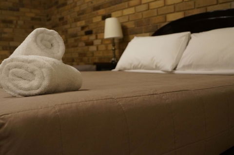 Magdala Motor Lodge & Lakeside Restaurant - Northern Rivers Accommodation 1