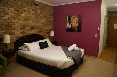 Magdala Motor Lodge & Lakeside Restaurant - Northern Rivers Accommodation 2