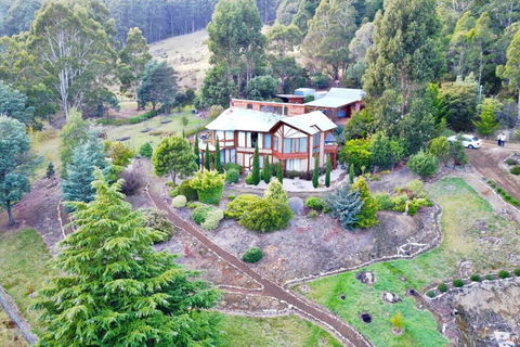 MAGICAL MOUNTAIN RETREAT - 20 Mins To CBD And Only 10 To MONA! - Northern Rivers Accommodation 0