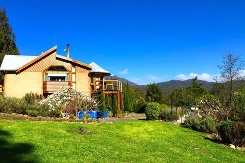 MAGICAL MOUNTAIN RETREAT - 20 Mins To CBD And Only 10 To MONA! - Northern Rivers Accommodation 2
