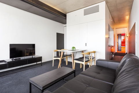 Magnificent Apartment With Spa In Melb - Northern Rivers Accommodation 3