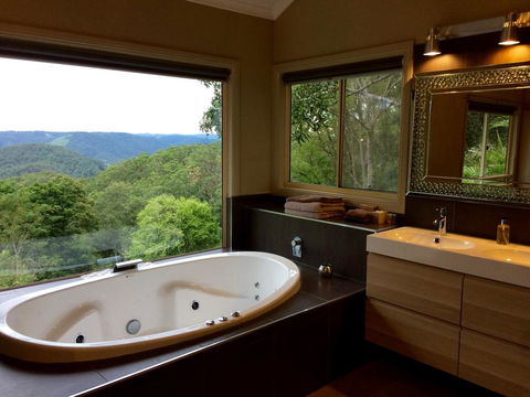 Maleny Luxury Cottages - Northern Rivers Accommodation 1