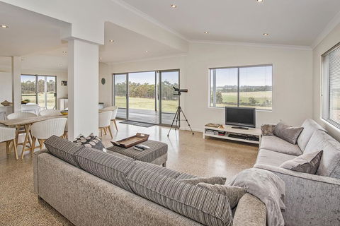 Margaret River Farmhouse - Northern Rivers Accommodation 3