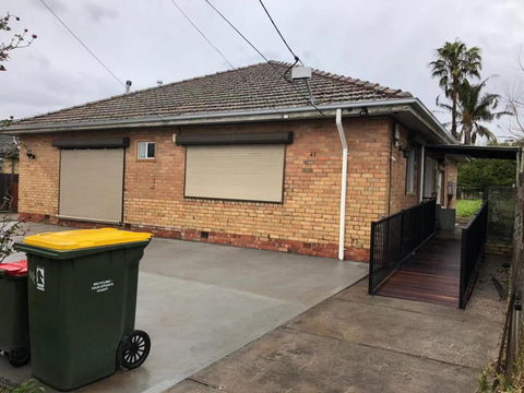 Melbourne Short Stay- Burwood Deakin Uni, Burwood - Northern Rivers Accommodation 0