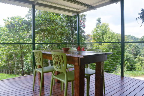 Mena Creek Flower House - Northern Rivers Accommodation 2
