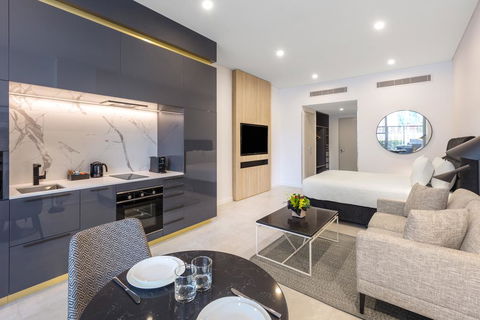 Meriton Suites Broadbeach - Northern Rivers Accommodation 2