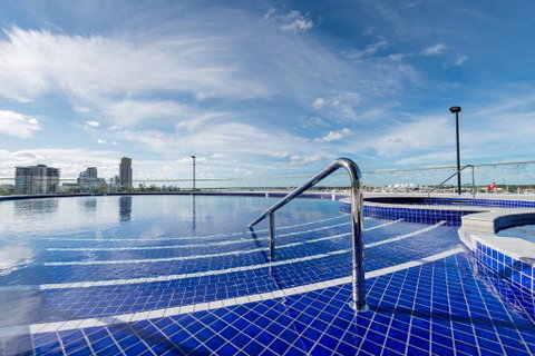 Meriton Suites Southport - Northern Rivers Accommodation 2