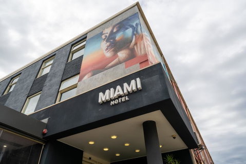 Miami Hotel Melbourne - Northern Rivers Accommodation 0
