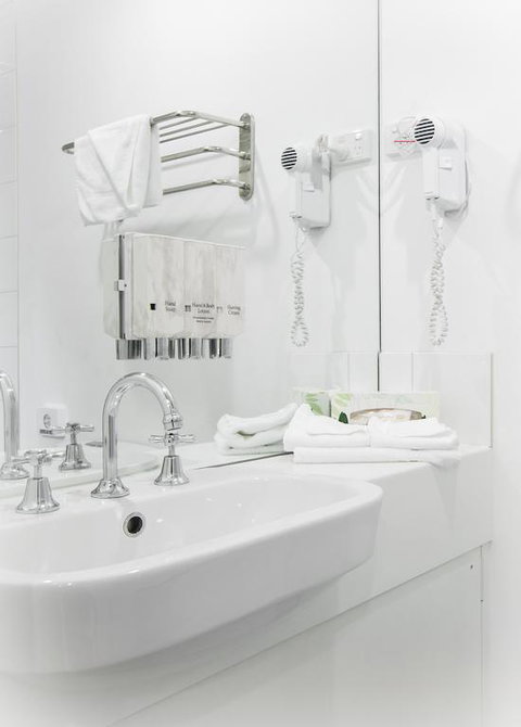 Miami Hotel Melbourne - Northern Rivers Accommodation 3