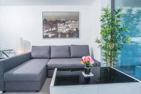 Minimalism Modern Apartment, Waterview, Parking, IGA - Northern Rivers Accommodation 2