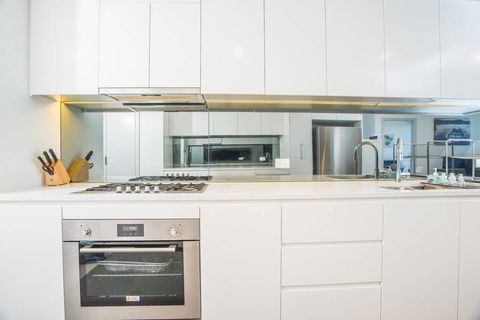 Minimalism Modern Apartment, Waterview, Parking, IGA - Northern Rivers Accommodation 3