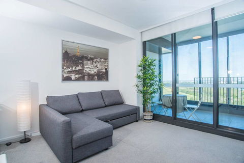 Minimalism Modern Apartment, Waterview, Parking, IGA - Northern Rivers Accommodation 1