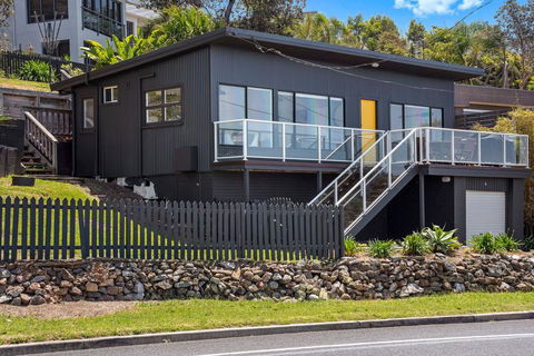 Mitchell Pde 31 Mollymook - Northern Rivers Accommodation 2