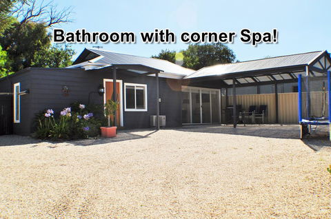MODERN & LUXURIOUS WITH SPA BATH! - Northern Rivers Accommodation 0