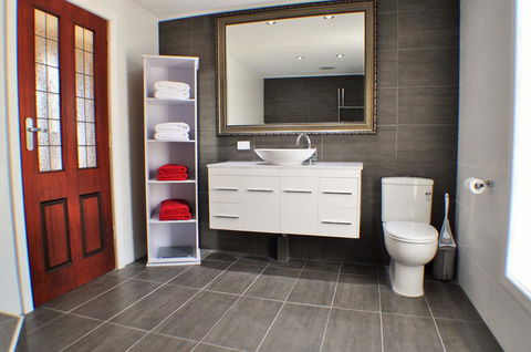 MODERN & LUXURIOUS WITH SPA BATH! - Northern Rivers Accommodation 3