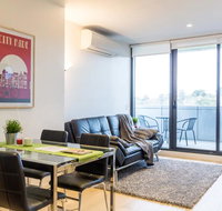 Modern 1 Bedroom Apartment In Tranquil Parklands