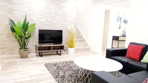 Modern 4-Bedroom House On Cunningham Near Singleton CBD Hunter Valley - Northern Rivers Accommodation 0