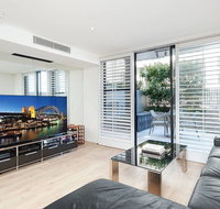 Modern Bronte Apt. w/ Ocean Views Just Minutes Walk to Beach - Northern Rivers Accommodation