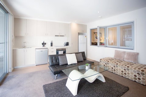 Modern Executive Apartment @ Braddon, 1BR, Wine, Wifi, Secure Parking, Canberra - Northern Rivers Accommodation 0