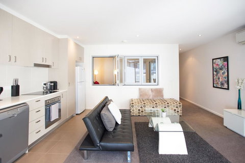 Modern Executive Apartment @ Braddon, 1BR, Wine, Wifi, Secure Parking, Canberra - Northern Rivers Accommodation 1
